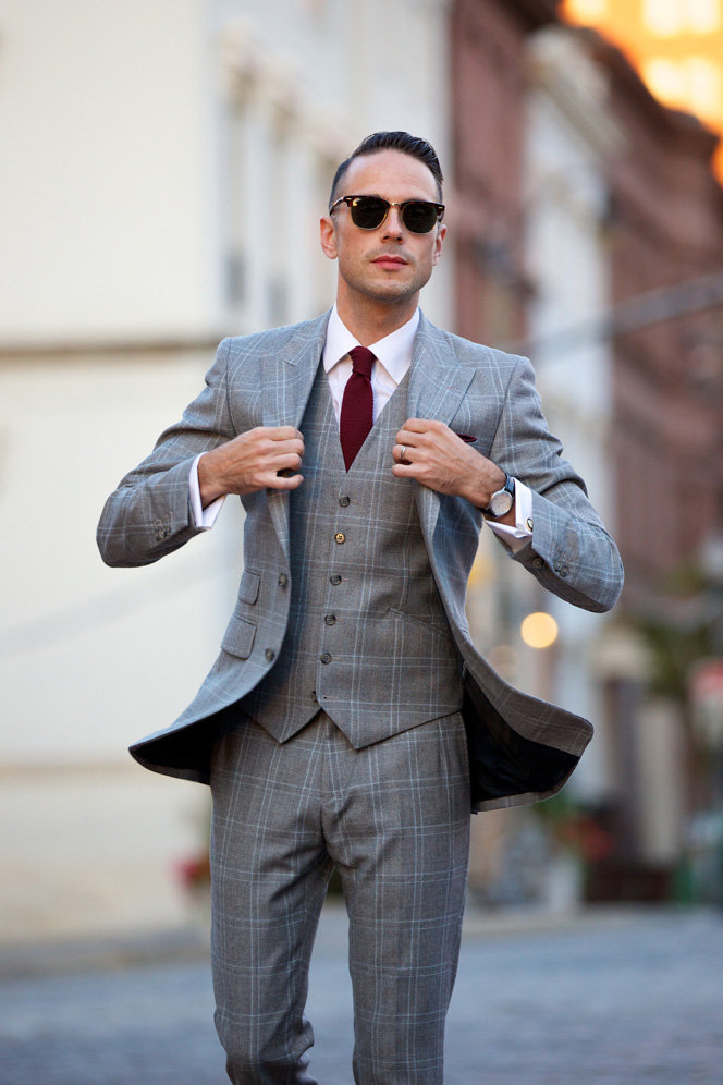 Как выбрать мужской деловой костюм?