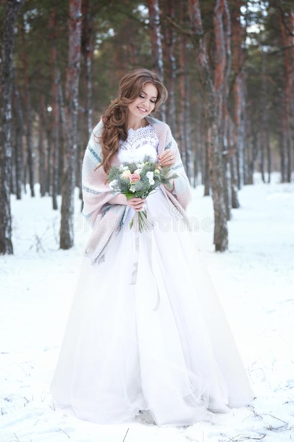Как свадебное платье выбрать для зимы?