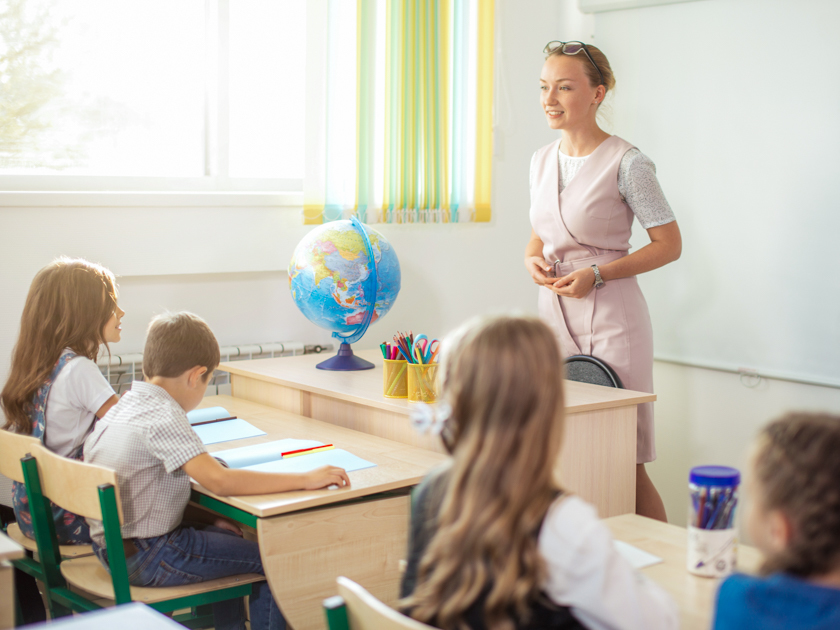 Выбор первого учителя в школе: почему это важно?