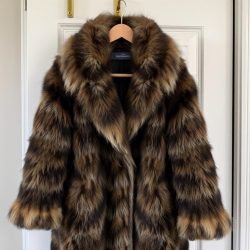 Как хранить шубу дома: защита от моли, влаги и заломов меха