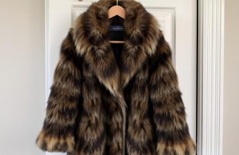 Как хранить шубу дома: защита от моли, влаги и заломов меха