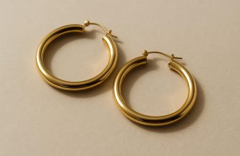 Серьги конго: Почему идеальная геометрия остается универсальной моделью вне времени и трендов